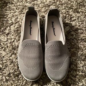 Tommy Bahama sneaker - size 7